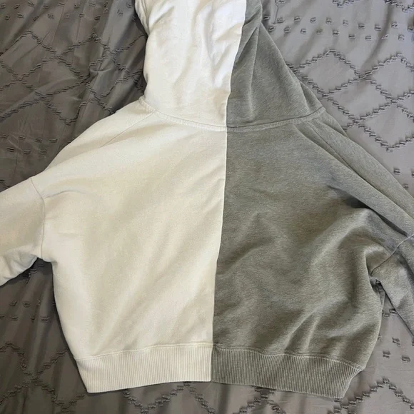 A split colored Hollister zip up jacket - Picture 6 of 6